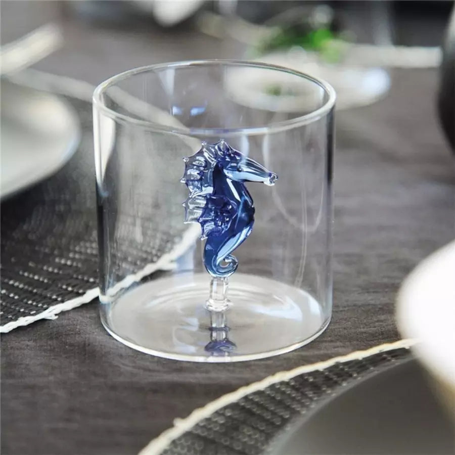 Glas mit Seepferdchen